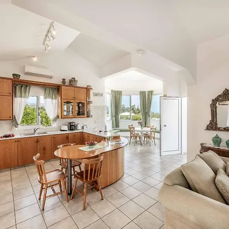 Alexia Cyprus Латхи