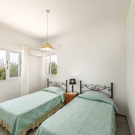 Alexia Cyprus Латхи