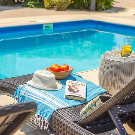 Alexia Cyprus ラッチ