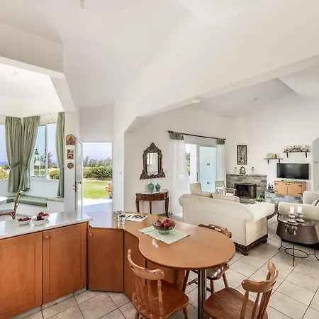 Alexia Cyprus לאצ'י