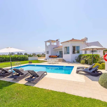 Alexia Cyprus לאצ'י